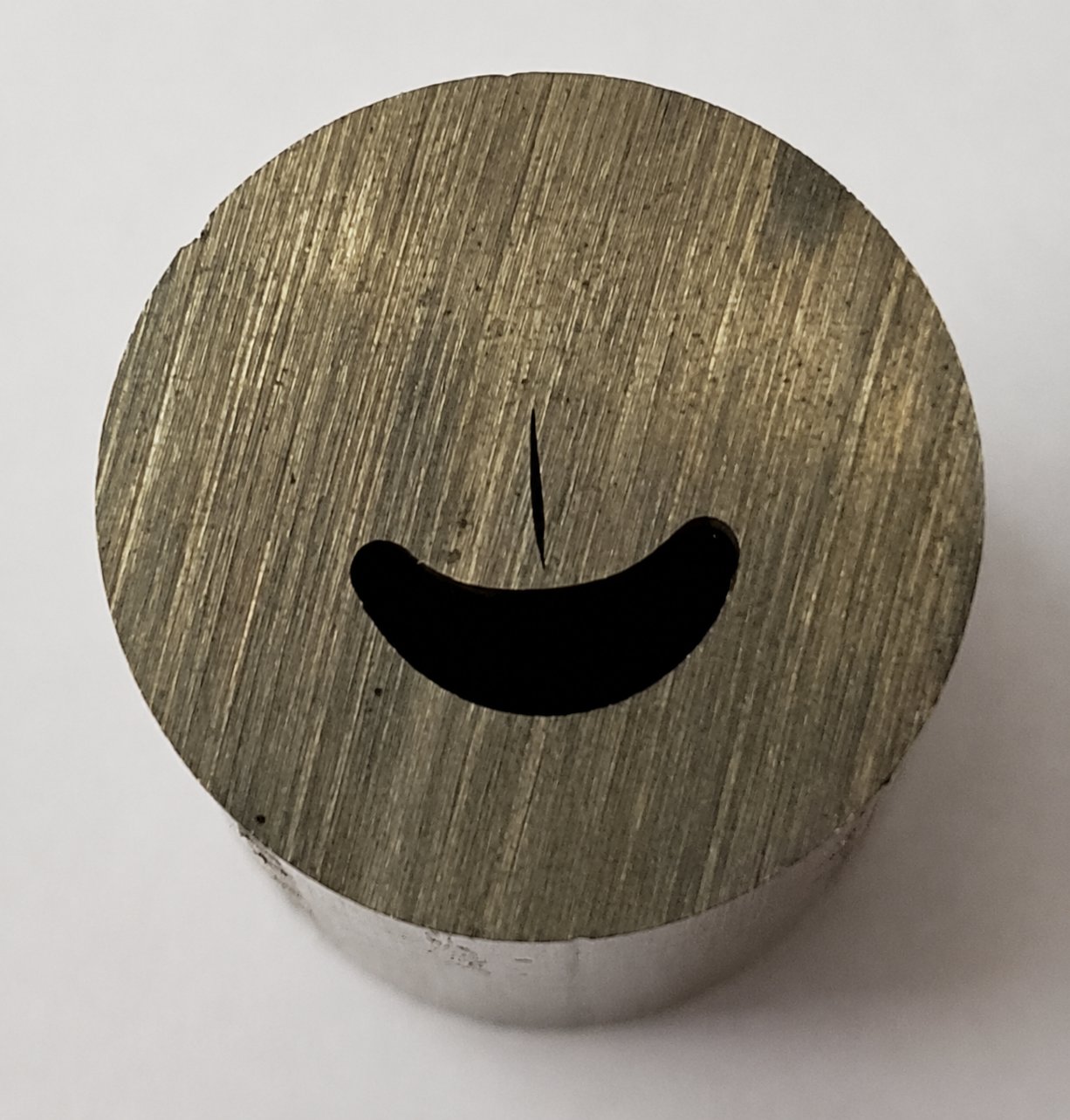 Typical extrusion defect caused by the previous blank geometry